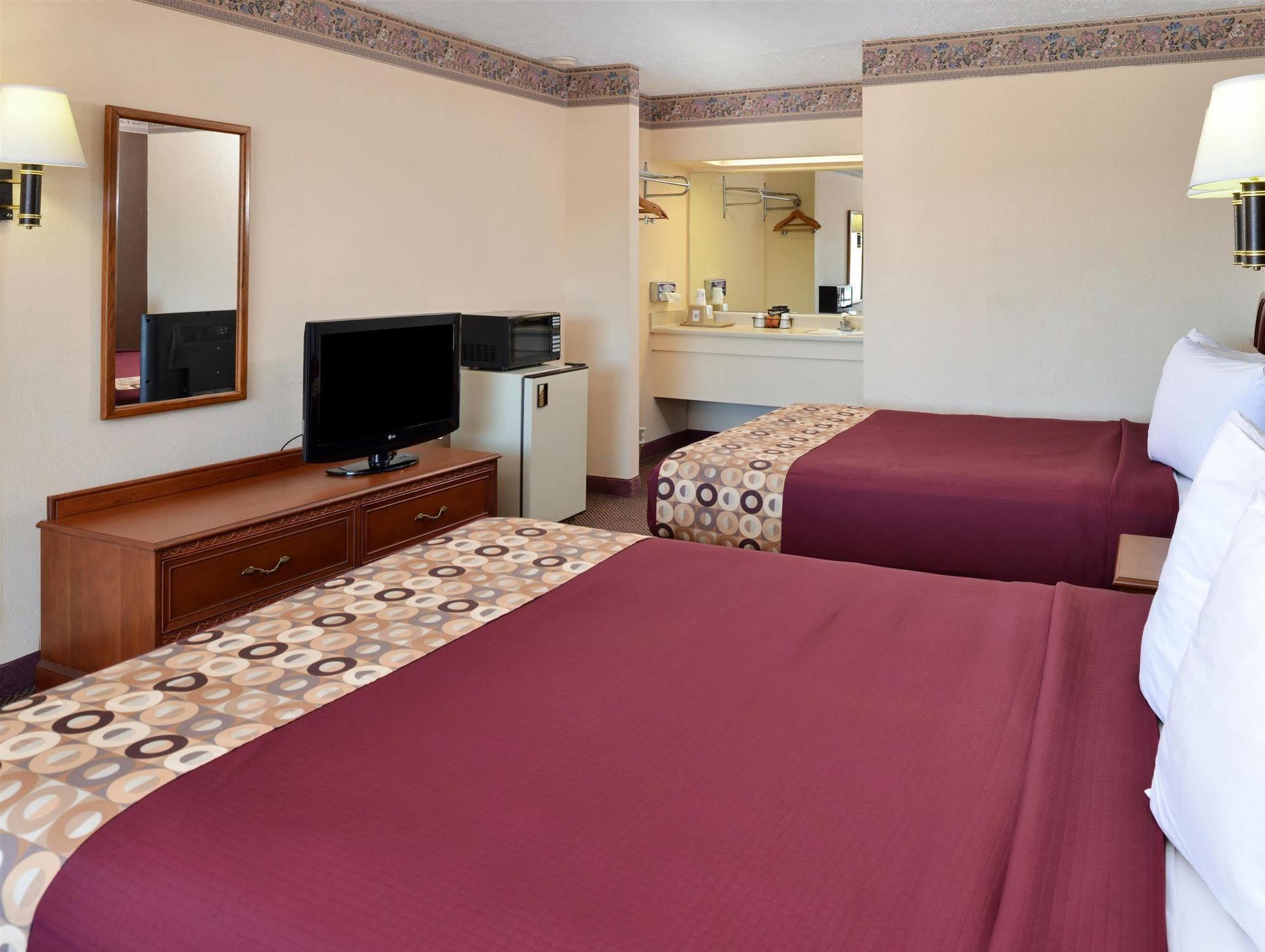 Red Roof Inn Berea Bagian luar foto